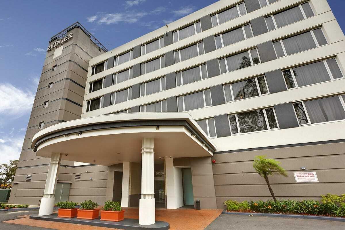 Rydges Bankstown Hotel Exterior photo